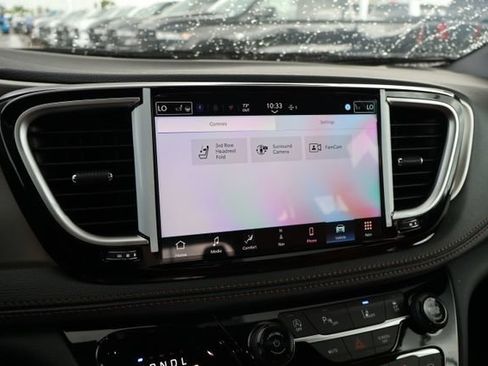 New 2026 Chrysler Pacifica Pinnacle FWD image 16