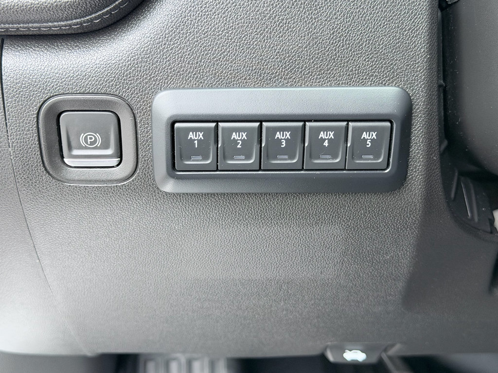 Used 2023 Chevrolet Silverado 2500 LTZ w/ Gooseneck/5TH Wheel Package AWD/4WD image 15
