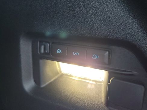 Used 2023 Ford Explorer Limited w/ Limited Technology Package image 9