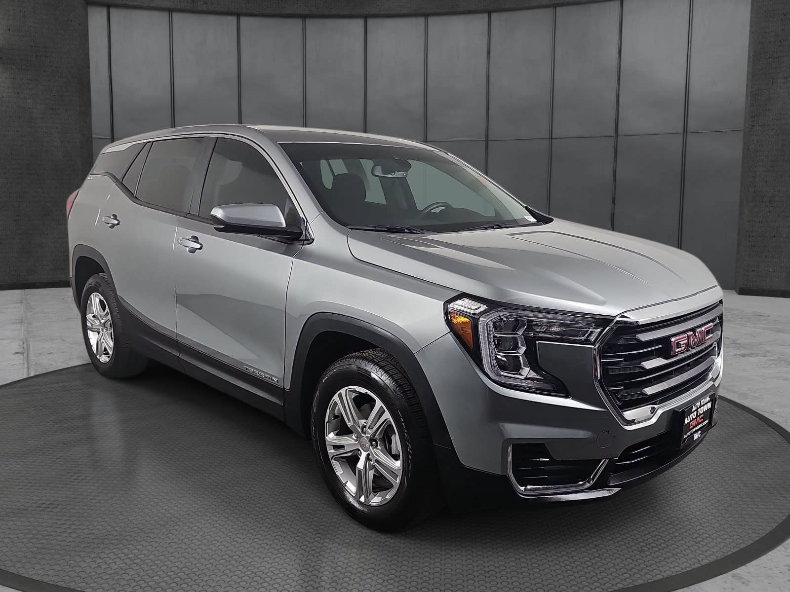 Used 2024 GMC Terrain SLE AWD/4WD image 3