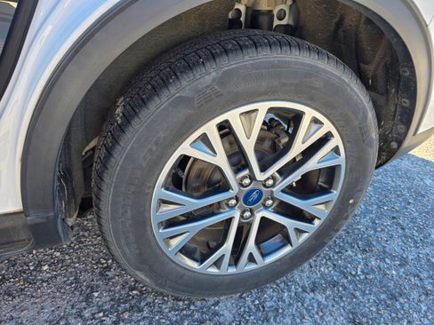 Used 2020 Ford Escape SEL image 13