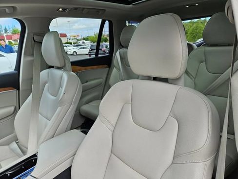Used 2021 Volvo XC90 T6 Momentum w/ Advanced Package AWD/4WD image 19
