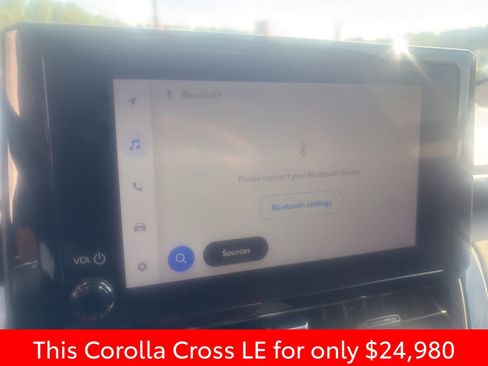 Used 2023 Toyota Corolla Cross LE image 11