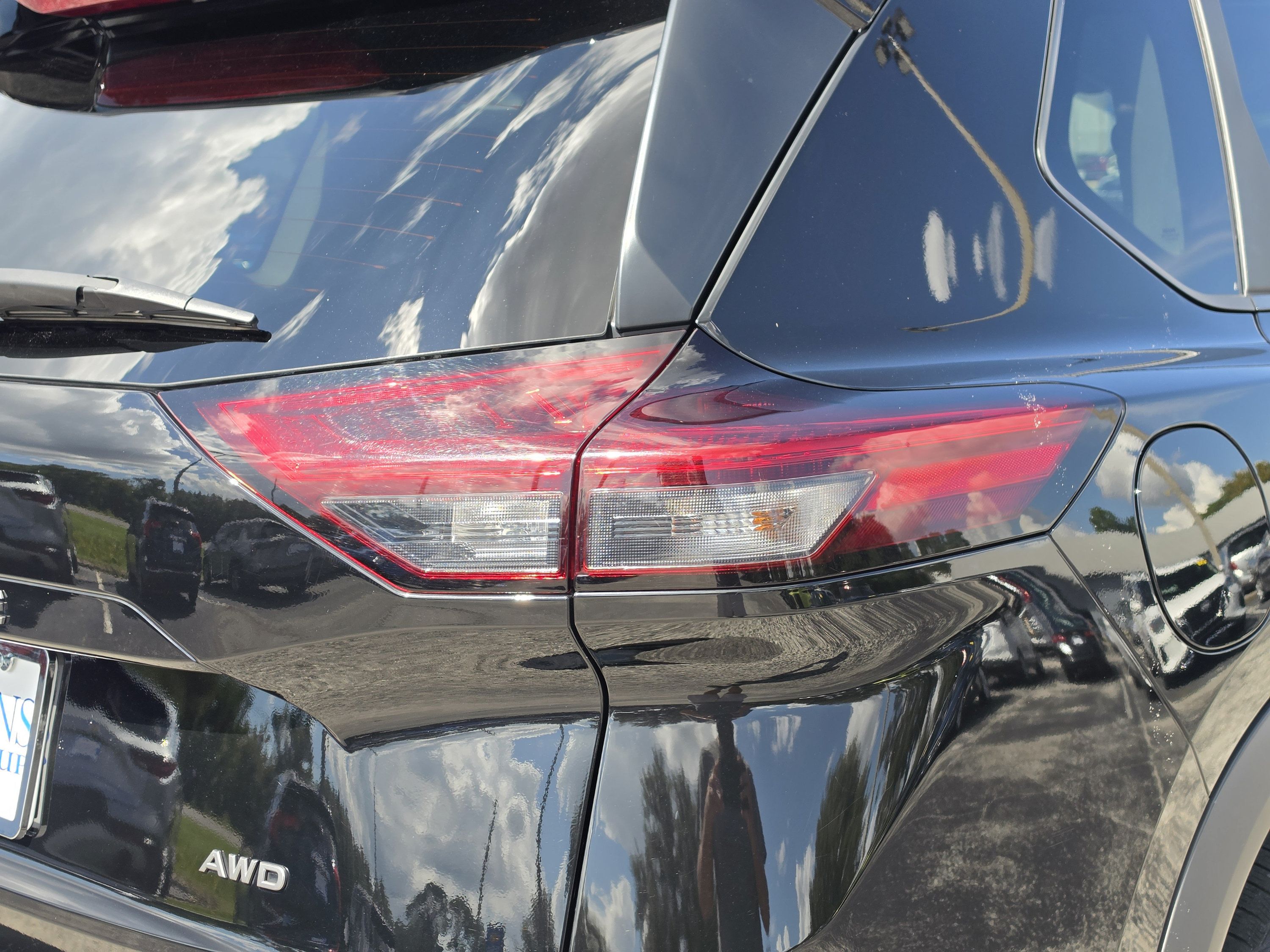 Used 2024 Nissan Rogue S AWD/4WD image 14