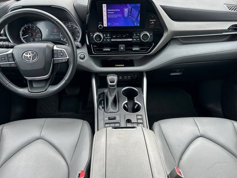 Used 2023 Toyota Highlander XLE AWD/4WD image 15