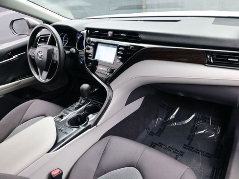 Used 2019 Toyota Camry LE image 15