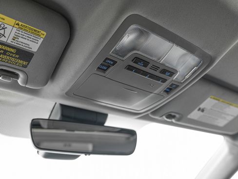 Used 2018 Toyota Highlander Limited image 24