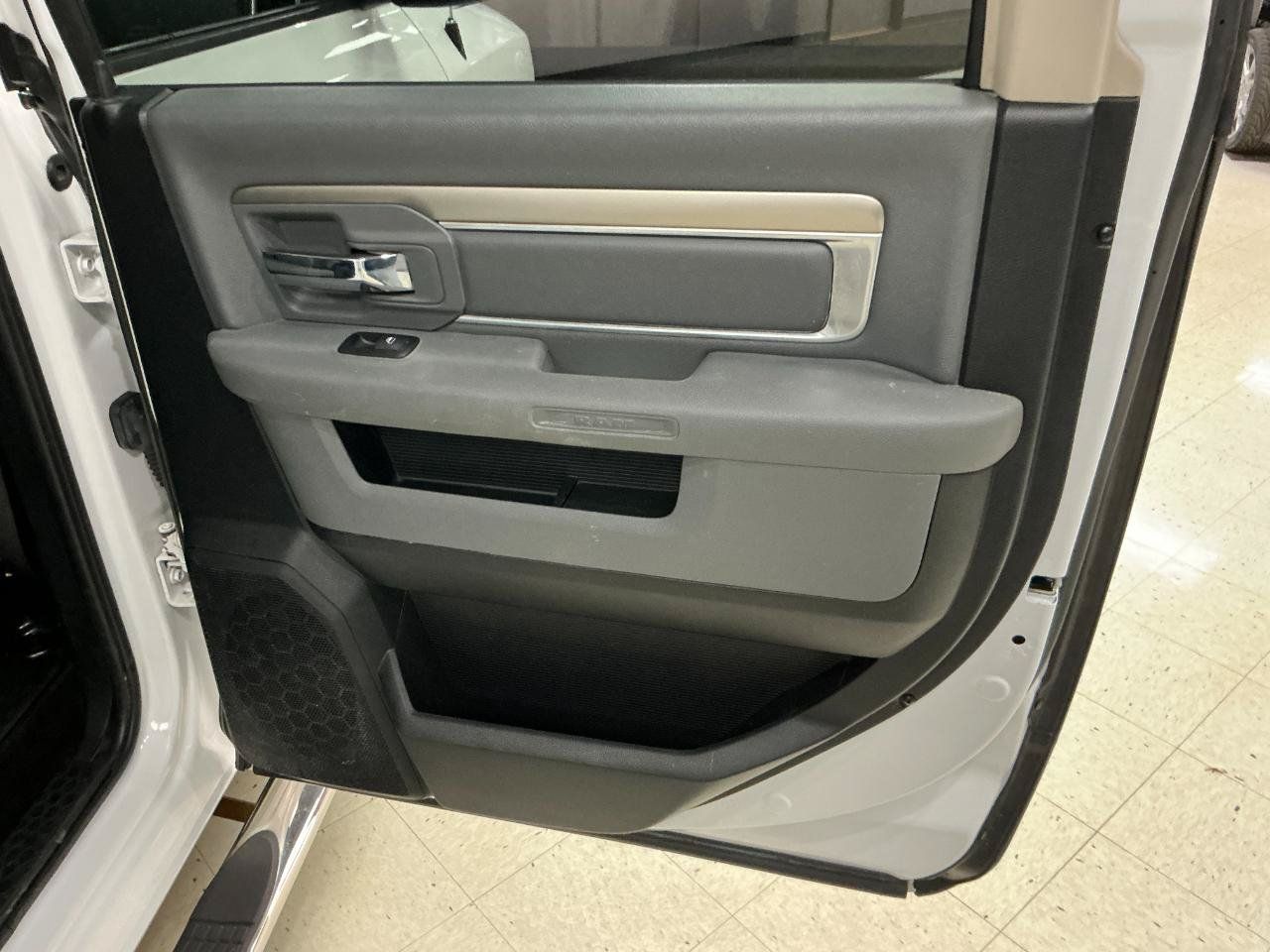 Used 2017 RAM 1500 Classic SLT AWD/4WD image 24