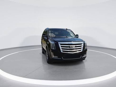 Used 2018 Cadillac Escalade Luxury AWD/4WD image 2