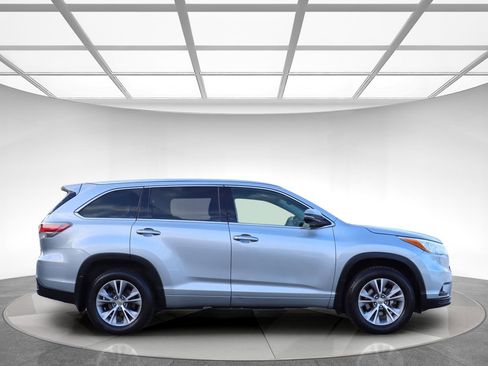Used 2015 Toyota Highlander XLE image 4