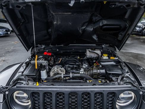 Used 2022 Jeep Wrangler Unlimited Rubicon w/ Dual Top Group AWD/4WD image 31
