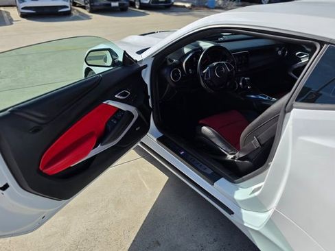 Used 2020 Chevrolet Camaro SS image 32