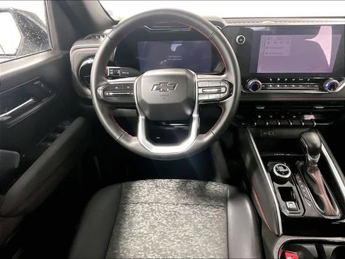 Used 2024 Chevrolet Colorado Z71 w/ Z71 Convenience Package 2 image 17