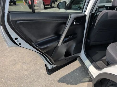 Used 2017 Toyota RAV4 XLE w/ Carpet Mat Package AWD/4WD image 27