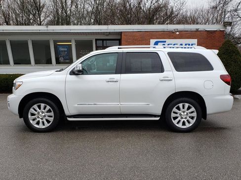 Used 2022 Toyota Sequoia Platinum image 2
