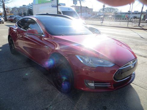 Used 2013 Tesla Model S Performance image 3