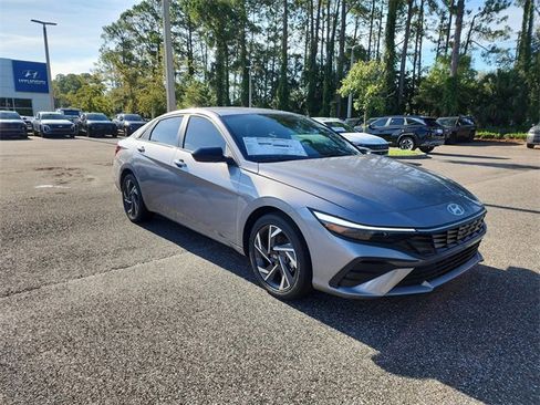 New 2025 Hyundai Elantra SEL image 1