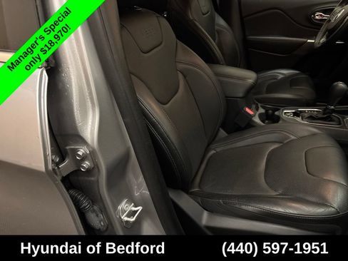 Used 2019 Jeep Cherokee Limited FWD image 25