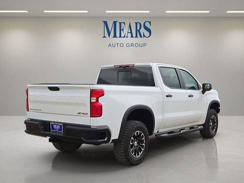 Used 2024 Chevrolet Silverado 1500 ZR2 w/ Technology Package AWD/4WD image 5