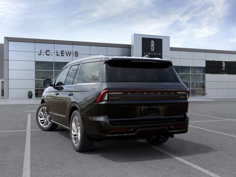 New 2027 Lincoln Navigator Reserve AWD/4WD image 4