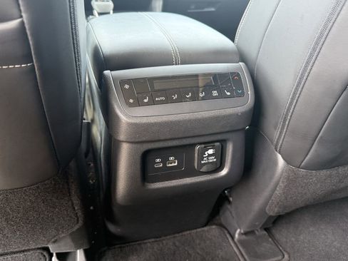 Used 2025 Nissan Pathfinder Platinum FWD image 25