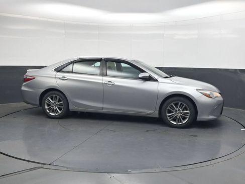 Used 2015 Toyota Camry SE FWD image 4