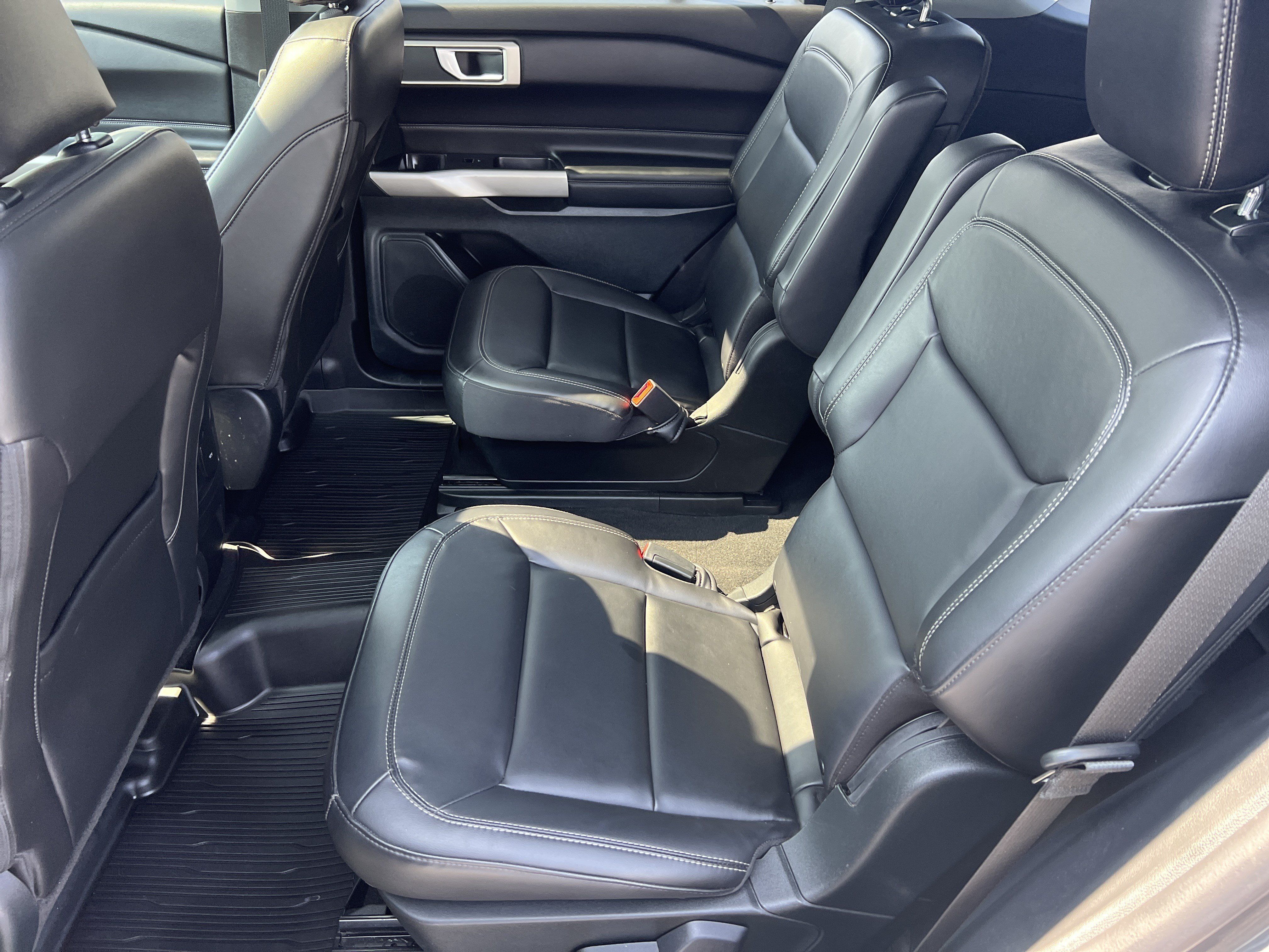 Used 2023 Ford Explorer XLT w/ Equipment Group 202A AWD/4WD image 22