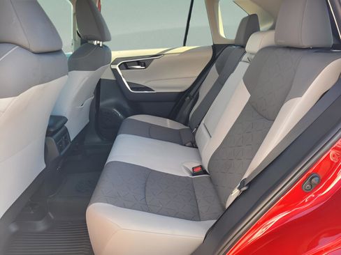 Used 2025 Toyota RAV4 XLE image 11