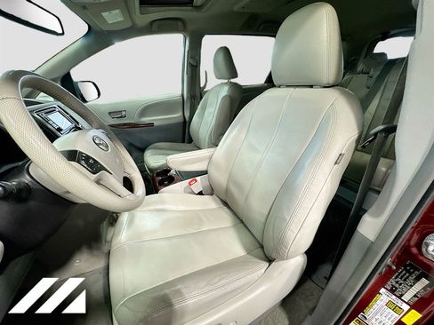 Used 2014 Toyota Sienna XLE w/ Entertainment Package image 22