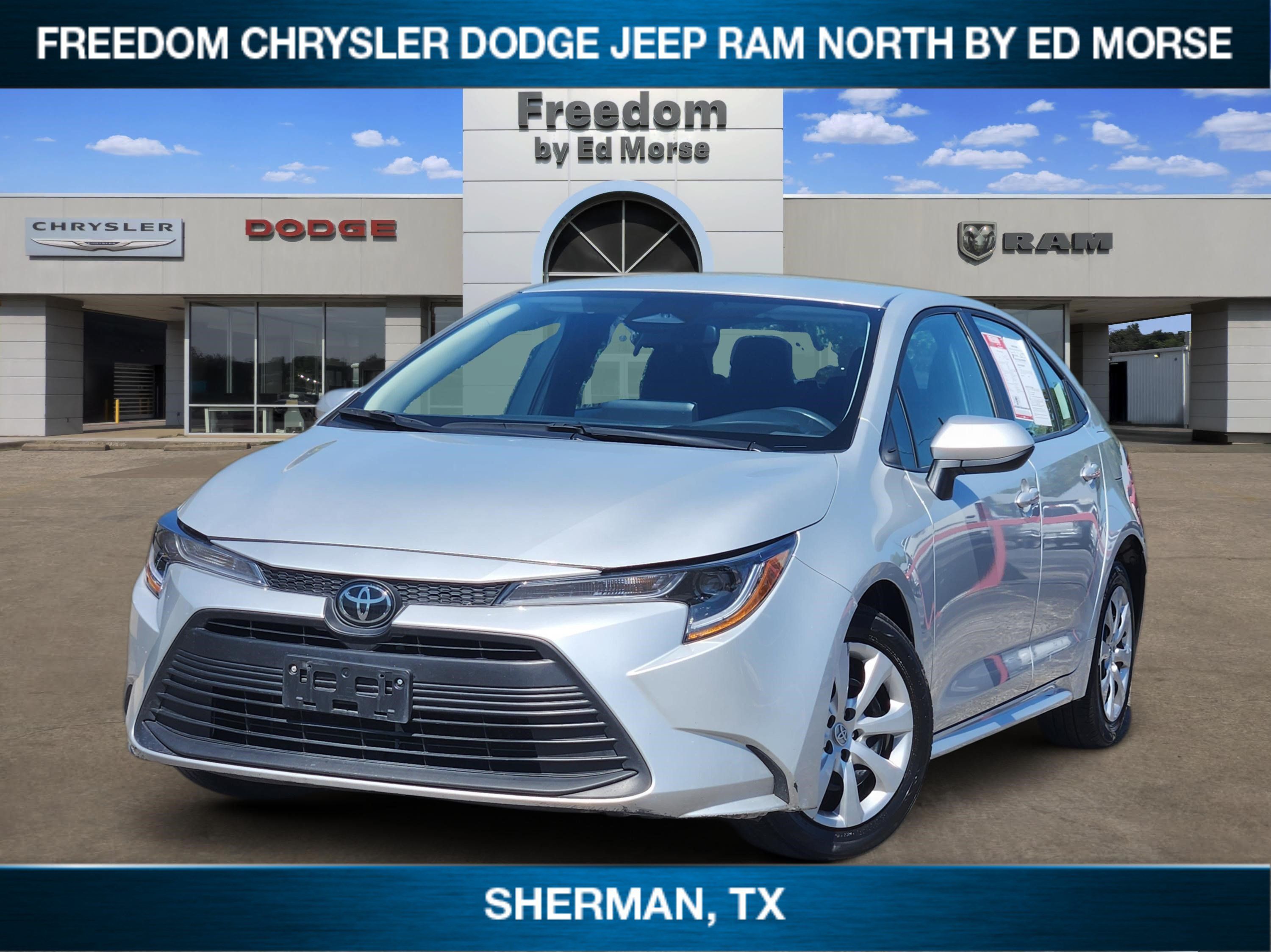 Used 2025 Toyota Corolla LE FWD image 1