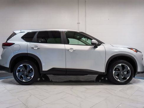 Used 2025 Nissan Rogue SV AWD/4WD image 31