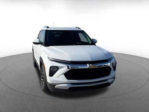 Used 2025 Chevrolet TrailBlazer LT image 3
