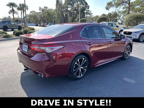 Used 2018 Toyota Camry SE image 6
