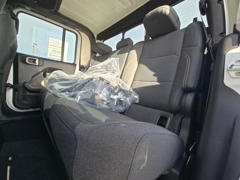 New 2025 Jeep Gladiator Sport image 19