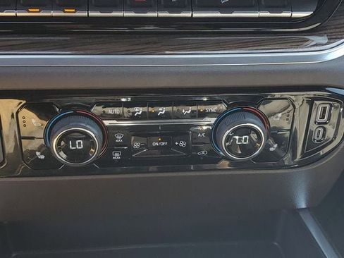 Used 2025 Chevrolet Silverado 1500 LT Trail Boss w/ Convenience Package II image 34