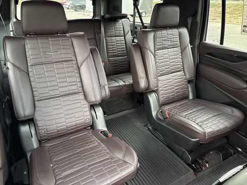 Used 2023 Cadillac Escalade ESV Sport Platinum w/ LPO, ONYX Package AWD/4WD image 33