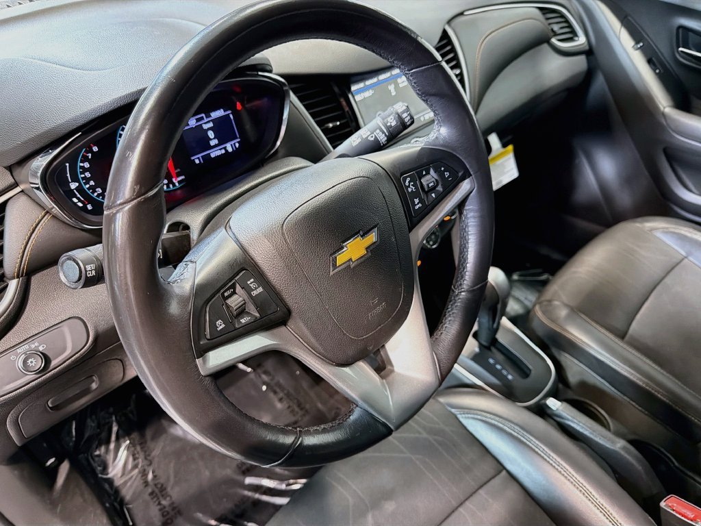 Used 2019 Chevrolet Trax LT w/ LT Convenience Package FWD image 11