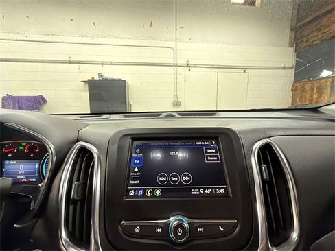 Certified 2024 Chevrolet Equinox LT w/ LPO, Floor Liner Package image 14