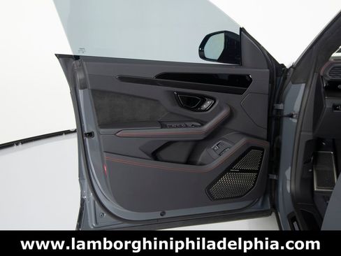 Used 2024 Lamborghini Urus S image 11