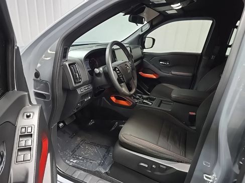 Used 2025 Nissan Frontier PRO-4X AWD/4WD image 29