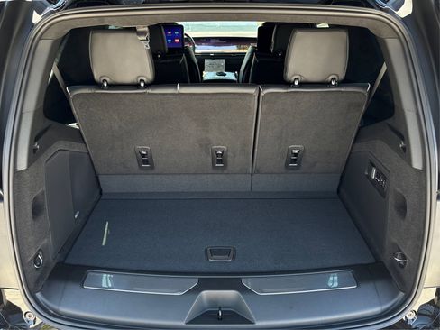 Used 2026 Cadillac Escalade Platinum Sport w/ LPO, ONYX Package image 11