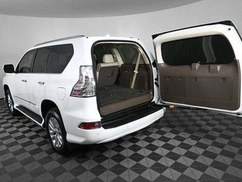 Used 2017 Lexus GX 460 image 30