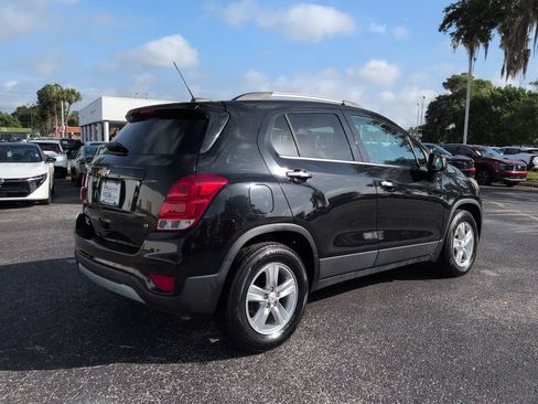 Used 2019 Chevrolet Trax LT w/ LT Convenience Package FWD image 3