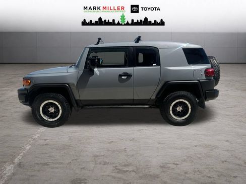 Used 2013 Toyota FJ Cruiser 4WD w/ Trail Teams Special Edition image 2