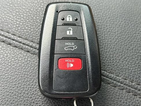 Used 2021 Toyota RAV4 XLE Premium FWD image 28
