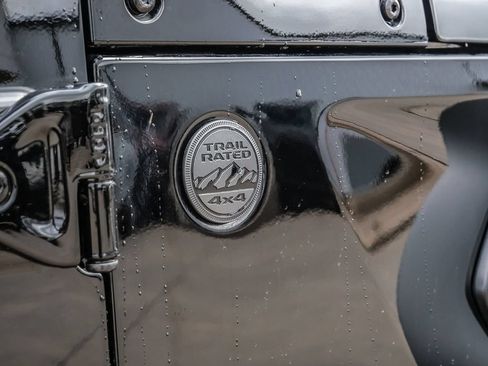 Used 2025 Jeep Wrangler Sport AWD/4WD image 10
