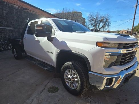 Used 2024 Chevrolet Silverado 2500 LT w/ Convenience Package image 3