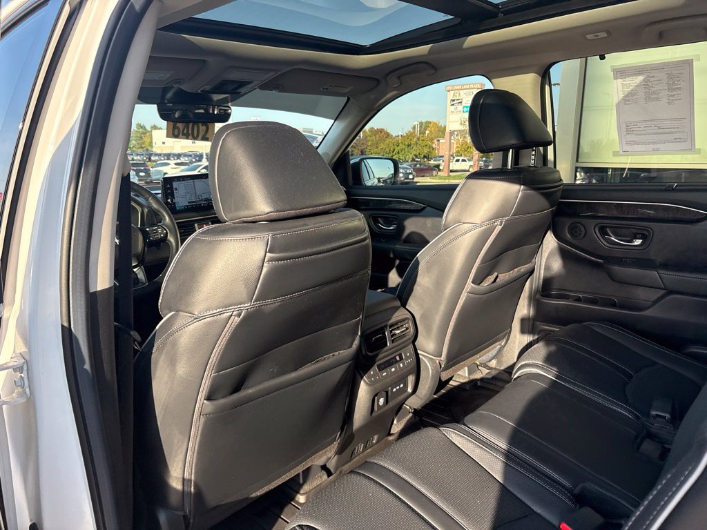 Used 2025 Honda Pilot Elite image 40
