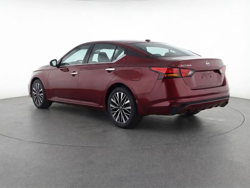Used 2024 Nissan Altima 2.5 SV FWD image 6