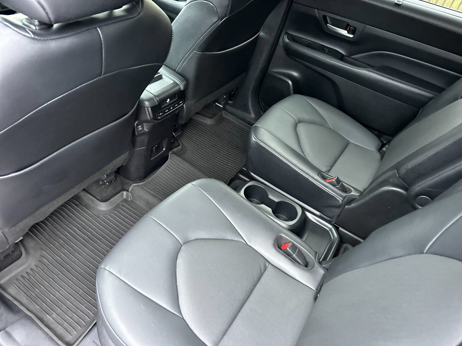 Used 2024 Toyota Grand Highlander AWD Hybrid image 11